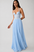 Vestido Éloïse azul claro, em movimento, Modelo 3