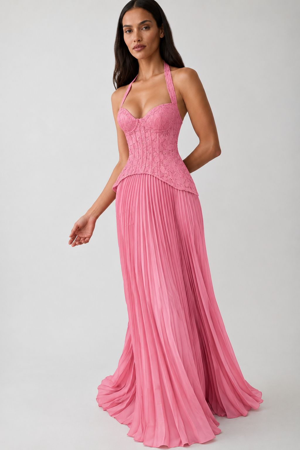 Vestido Éloïse rosa, em movimento, Modelo 3