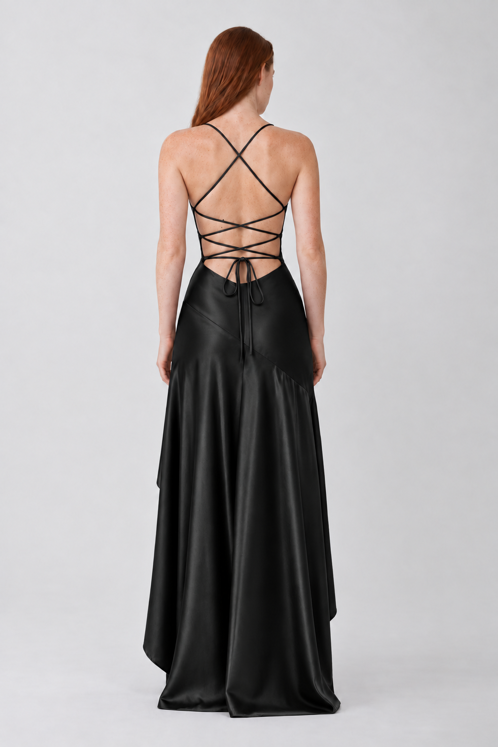 Vestido Lavínia preto — vista de costas